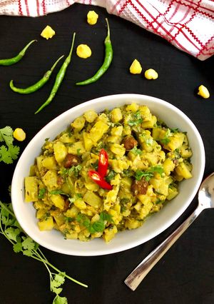 A picture of Lau Ghonto (Bottle Gourd Curry - Bengali Style).