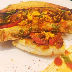 A picture of Paneer kulcha pepperiza.