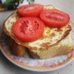 A picture of Open Face Tomato Egg Sandwich #EldyBreakfastContest.