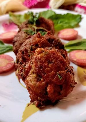 मिक्स व्हेजी डाळवडा (mix veg dal vada recipe in marathi) रेसिपी चे मुख्य फोटो 