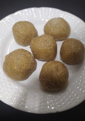ચુરમા લાડુ(લાડવા)(ladava recipe in gujarati) રેસીપી મુખ્ય ફોટો