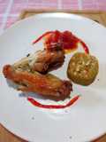 Alitas de pollo al horno. Guarnición: puré de camote con miel y nueces y chutney de pimiento rojo ❤️