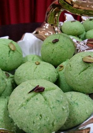 A picture of Pistachio cookies.