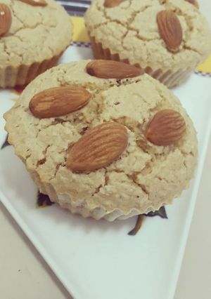 Una foto de Muffins de avena banana y almendras
