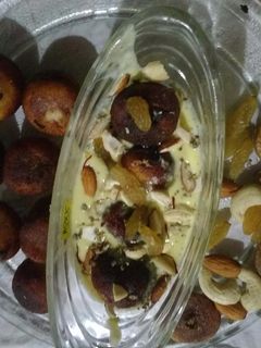 आलू पनीर ब्रेड के गुलाब जामुन रबड़ी रेसिपी मुख्य फोटो