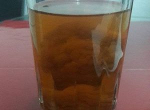 Una foto de Jugo de huesillo