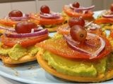 Galletas Saladas con Guacamole, Tomate y Uva
