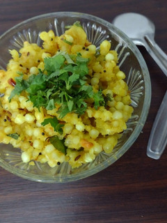 સાબુદાણા ની ખીચડી (Sabudana Khichdi Recipe In Gujarati) રેસીપી મુખ્ય ફોટો