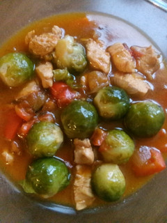 Foto principal de Coles de bruselas con pollo