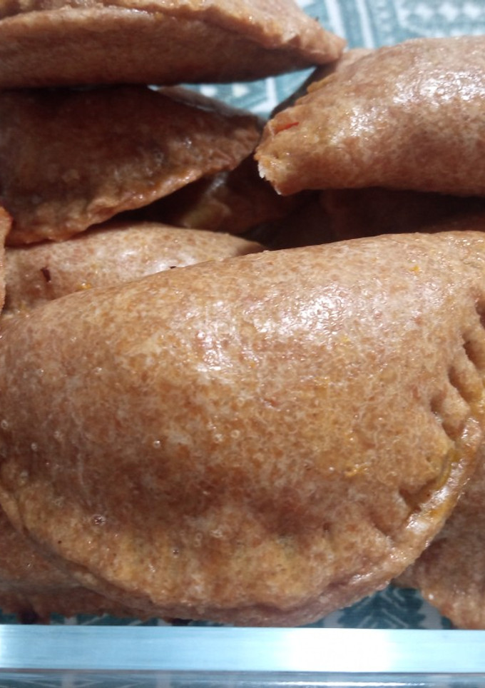 Una foto de Empanadillas con base de calabacín, cebolla, zanahoria y pimiento rojo