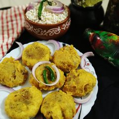 A picture of Aloo bonda.