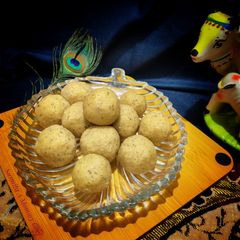 A picture of Magaj Ladoo (Wheat flour ladoos).