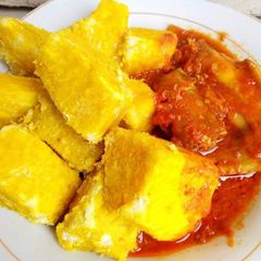 A picture of Yam and palmoil sauce.