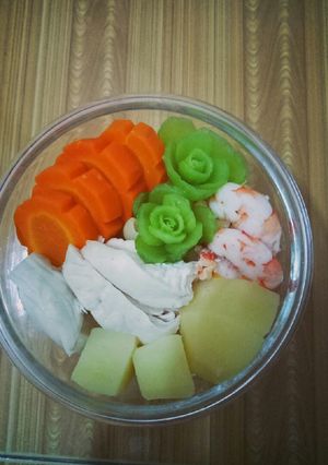 Hình của món Súp nui hấp dẫn cho bữa trưa văn phòng.