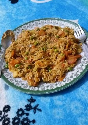 A picture of Atta noodles with full veggies.