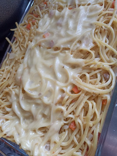Una foto de Tallarines con atún y queso