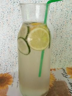 O poză a rețetei Limonada cu lămâie și castravete.