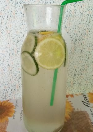 O poză a rețetei Limonada cu lămâie și castravete.