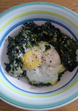 Una foto de 🥬Espinacas a la crema con huevo