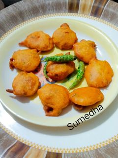 बटाटा भजी (Batata Bhajji Recipe In Marathi) रेसिपी चे मुख्य फोटो