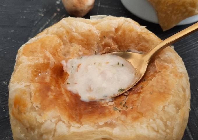 Puff pastry cream soup/ zuppa soup