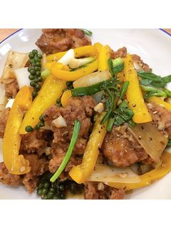 รูปของ ไก่กรอบผัดพริกไทยดำ