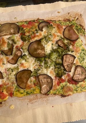 Una foto de Pizza con masa de calabacín