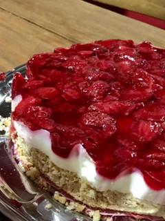 Una foto de Cheesecake de frutillas (sin horno)