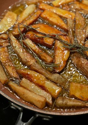 A picture of Fried potatoes - garlic, rosemary, thyme.