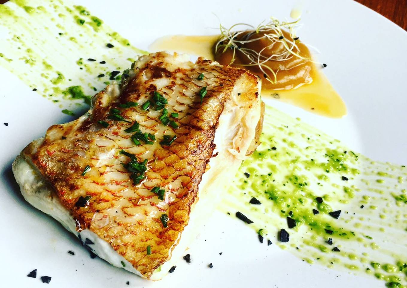 Sama a la plancha con espuma de batata 🍠