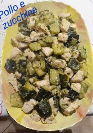 Foto di Bocconcini piccanti di pollo con zucchine🌶🌶