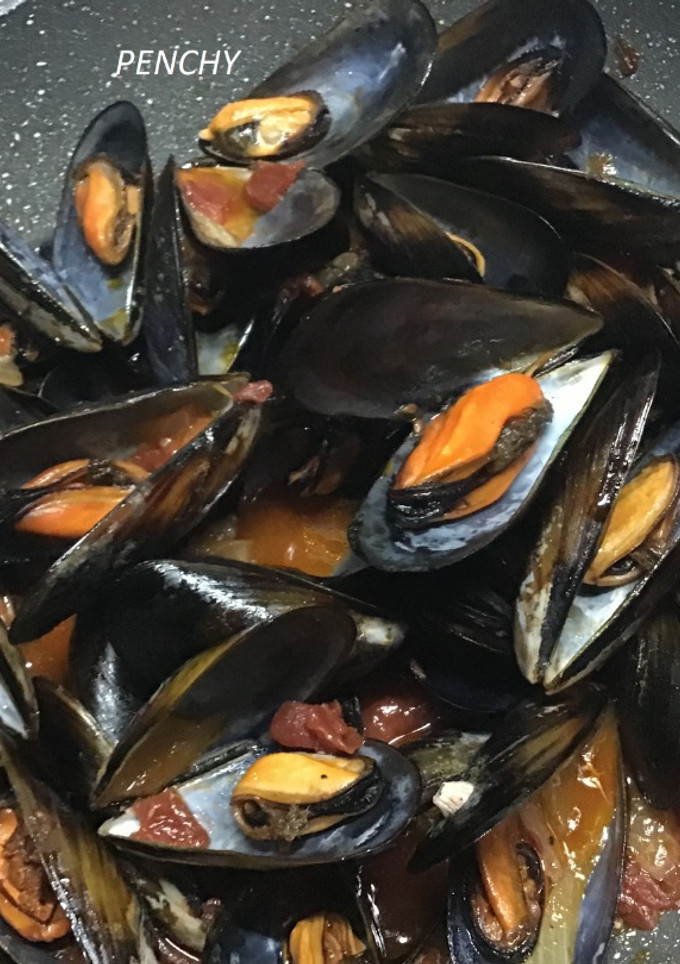 Una foto de Mejillones picantes marineros al brandy