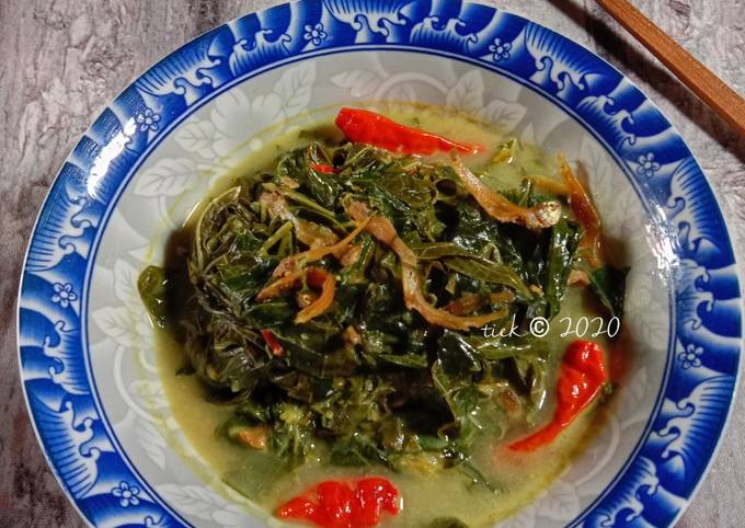 Bagaimana Membuat Gulai Daun Singkong Ikan Teri yang Menggugah Selera