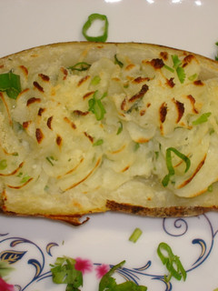 Una foto de PAPAS ASADAS RELLENAS CON PURE DE QUESO DE CABRA. JON STYLE