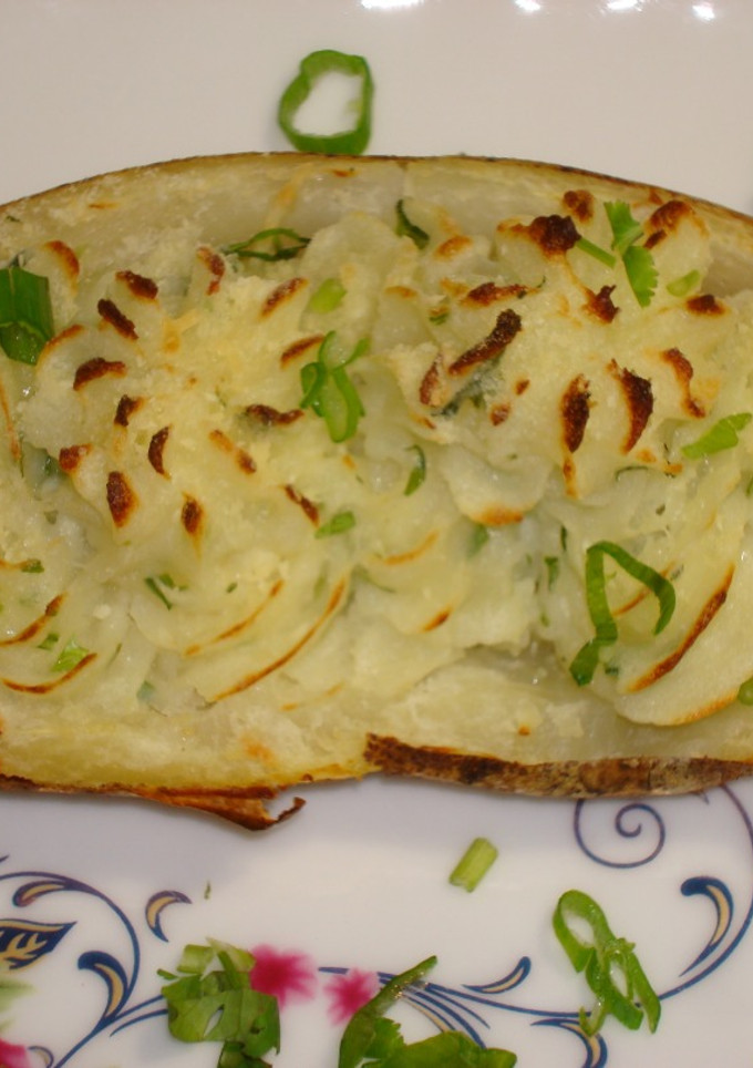 Una foto de PAPAS ASADAS RELLENAS CON PURE DE QUESO DE CABRA. JON STYLE