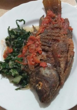 A picture of Wet fried fish with spinach.