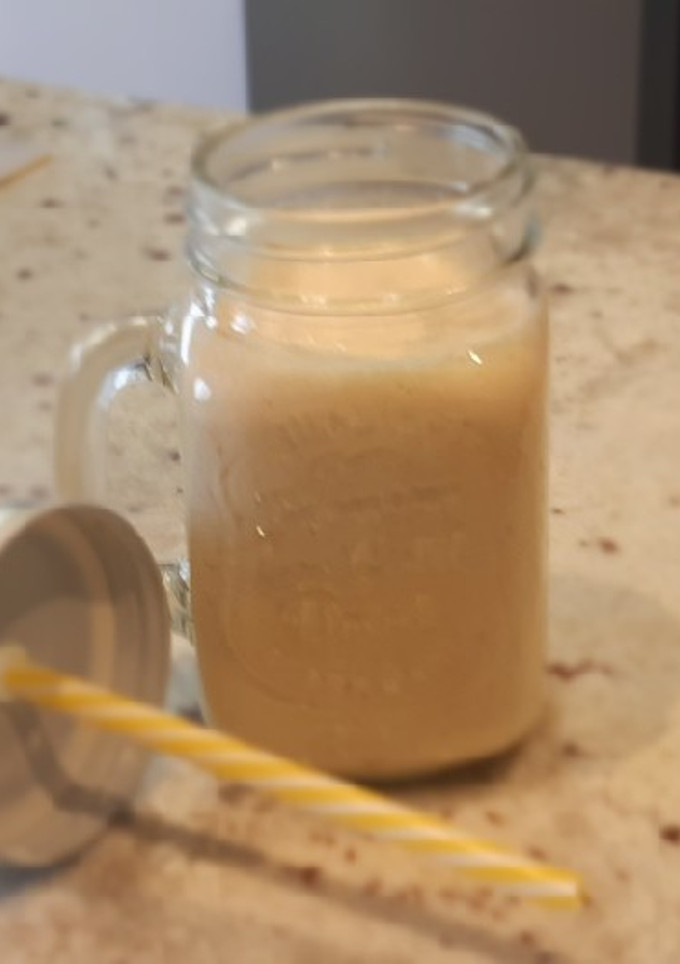 Una foto de Batido de plátano y helado de vainilla
