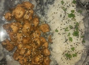 Una foto de Pollo Teriyaki con Arroz Basmati