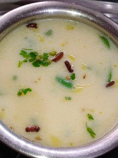 કઢી(Kadhi Recipe in Gujarati) રેસીપી મુખ્ય ફોટો