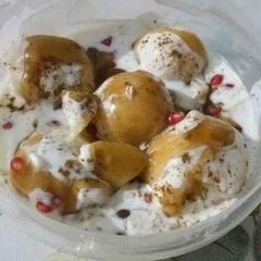 A picture of Dahi bhalla.