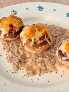 Una foto de Champiñones rellenos de jamón 🇪🇸