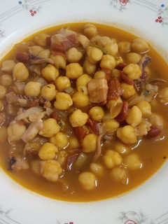 Una foto de Garbanzos con pulpo