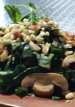 Una foto de Ensalada de espinacas con tocino