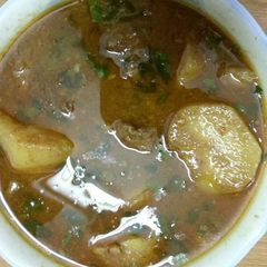 A picture of Aloo Gosht🍖.