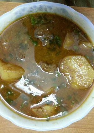 A picture of Aloo Gosht🍖.