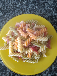 Una foto de Pasta con bacon y chorizo