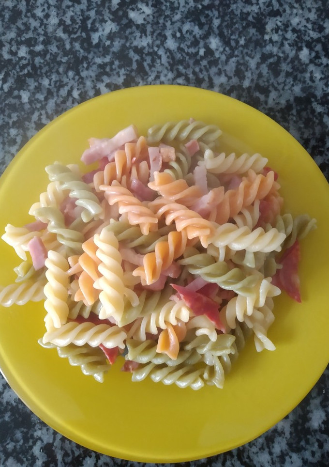 Una foto de Pasta con bacon y chorizo