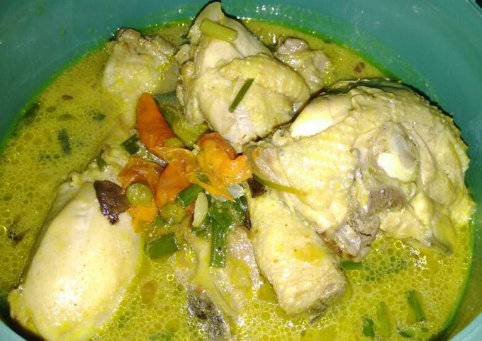 Kare ayam bumbu instan