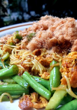 รูปของ ขนมจีนผัดไข่ Fried Somen with🥚 เพิ่มขมิ้นผงพริกไทยดำเสริมภูมิ