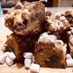 Peanut butter & Marshmallow Blondies A picture of Peanut butter & Marshmallow Blondies.